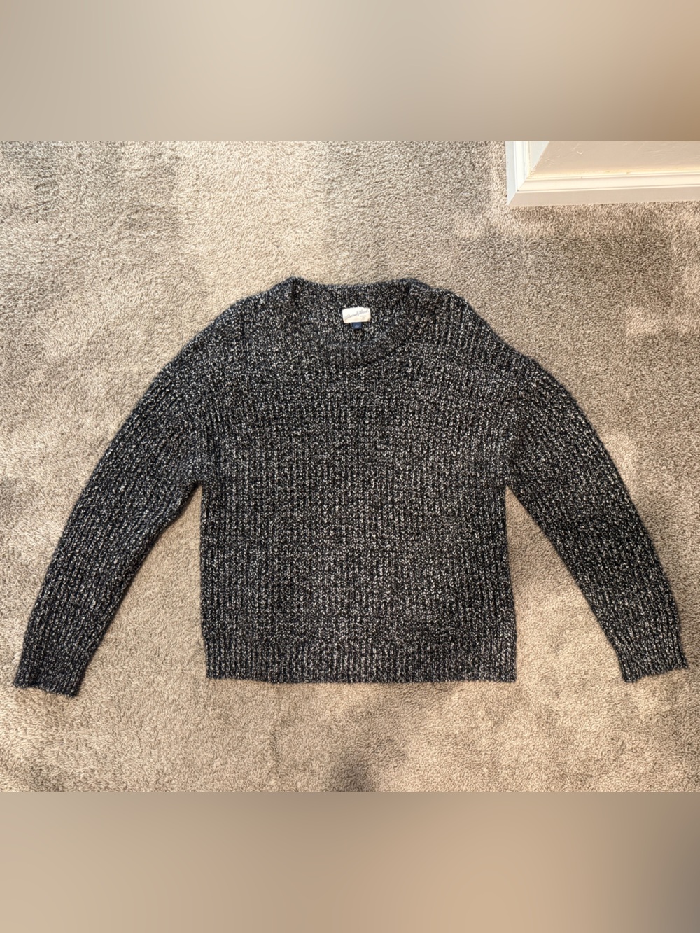 Universal Thread Women’s Black Charcoal Marled Crewneck Sweater